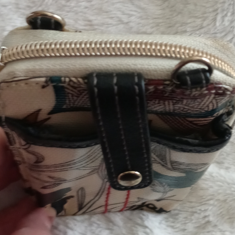 ✳️3/$20✳️ Saks Mini Wristlet Wallet - Picture 11 of 11